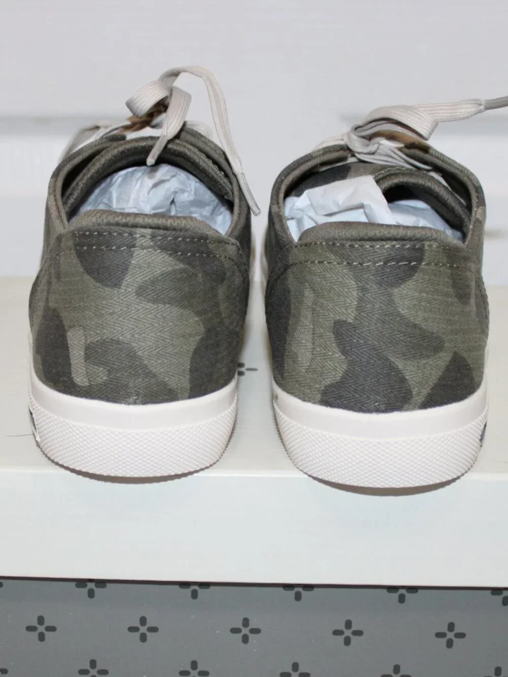 '***NEW*** Sun Stone Camo Sneakers - Little girls 2M